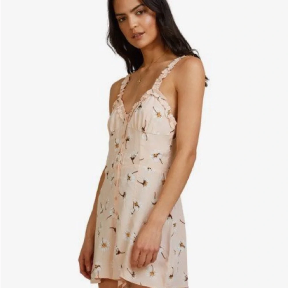 NWT - Billabong - Feelin’ Peachy Jumpsuit - size Small